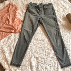 Gray high rise jeggings.